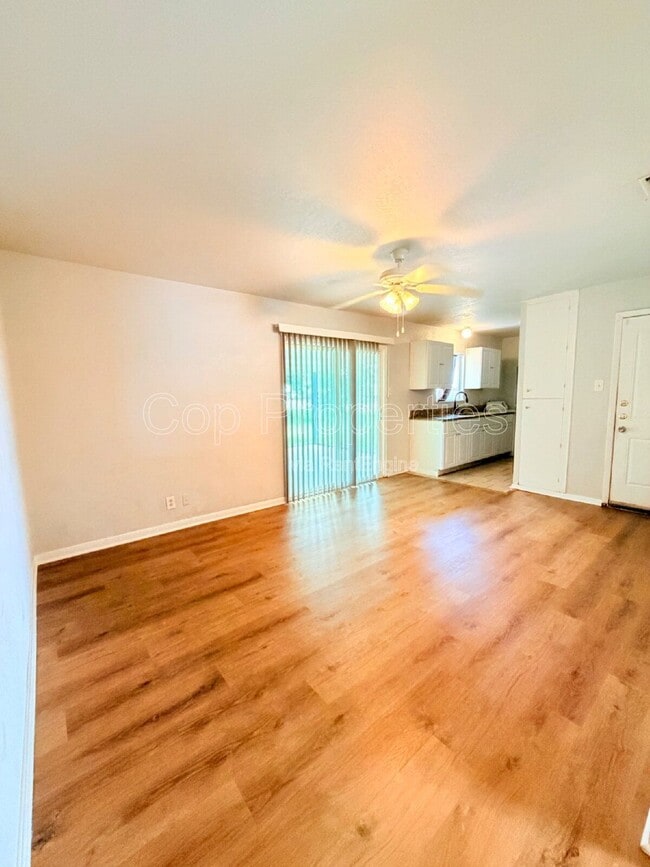 Building Photo - 827 Dunwoodie Dr