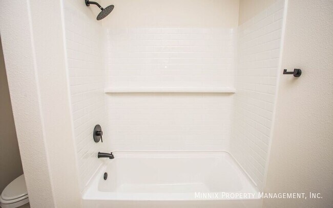 Building Photo - 2140 Langford Ave