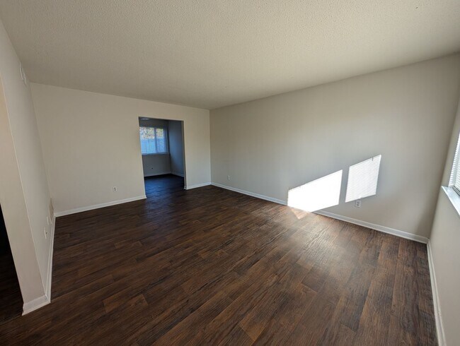 Building Photo - 2 Bedroom Walking Distance to NCSU!