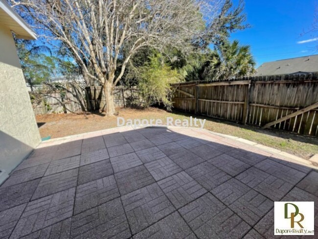 Building Photo - NICE, MUST SEE 3 Bed, 2 Bath, Screen Porch...