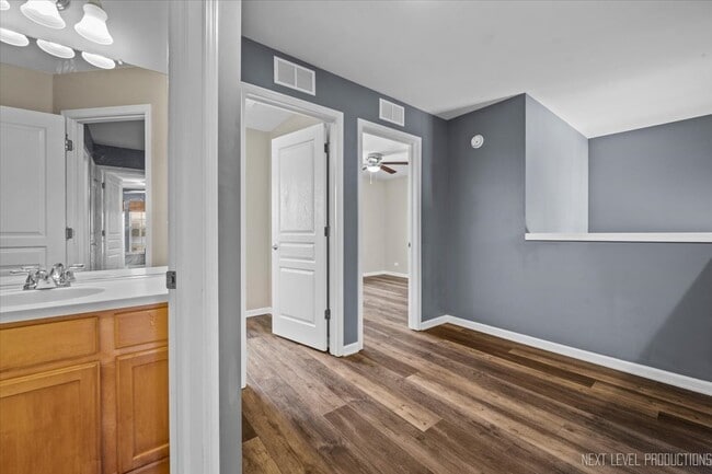 Building Photo - 643 Hawley Dr