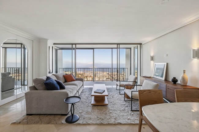 Building Photo - 999 Green St