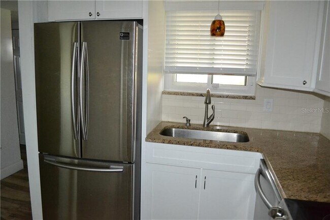 Building Photo - 603 Grenadine Ct