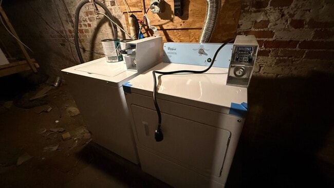 Building Photo - 391 Portland St