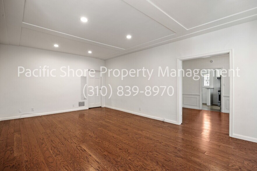 Building Photo - 460 S Roxbury Dr