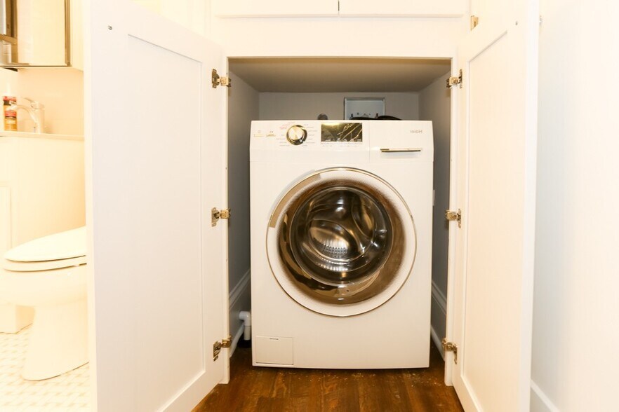 Building Photo - 817 W Lakeside Pl