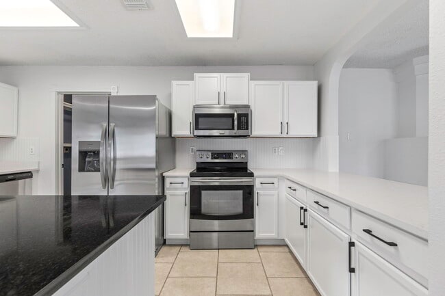 Building Photo - 16031 Watering Point Dr