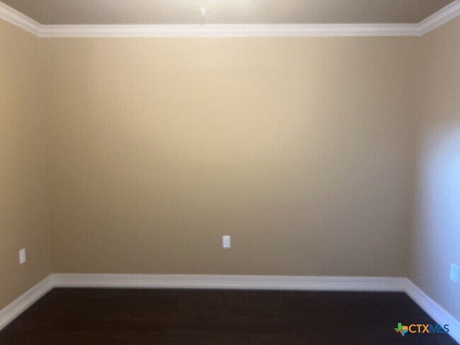 Building Photo - 2710 S Clear Creek Rd