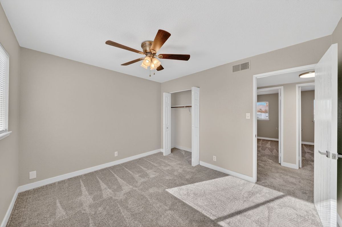 Building Photo - 809 Peacock Ct