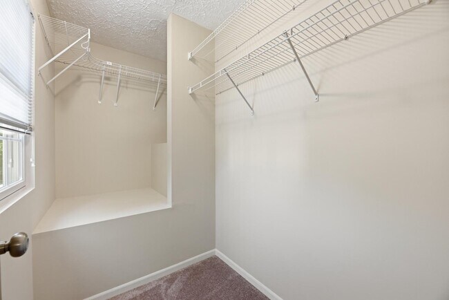 Building Photo - 106 Hewes St