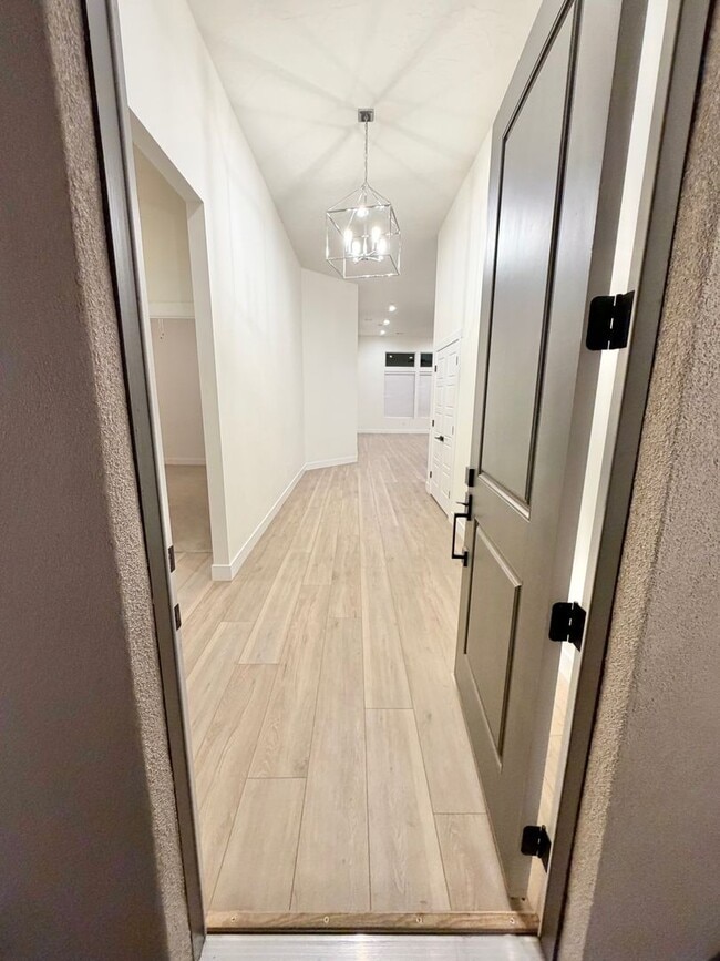 Building Photo - Beautiful 3 Bed Home!