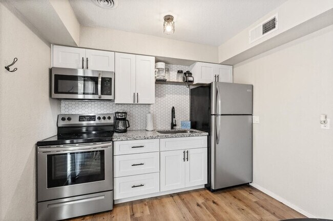 Building Photo - Fashion Square Apt1|SWVillage|Scottsdale|8...