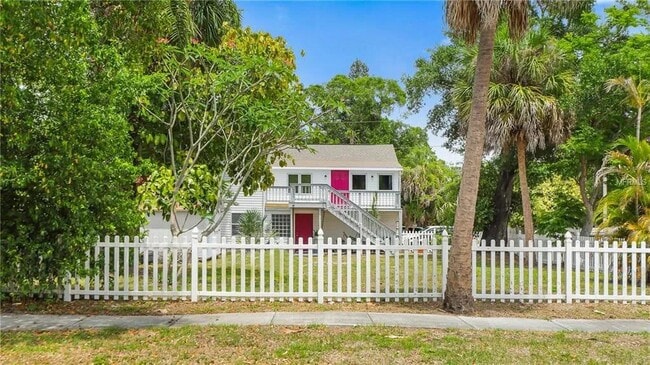 Building Photo - 3505 Iris St N