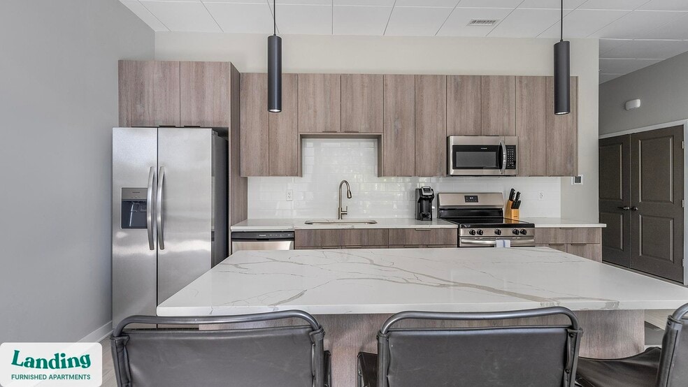 Building Photo - 600 19th St N