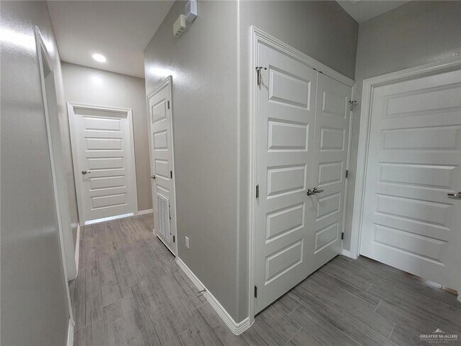 Building Photo - 1719 Davenport St