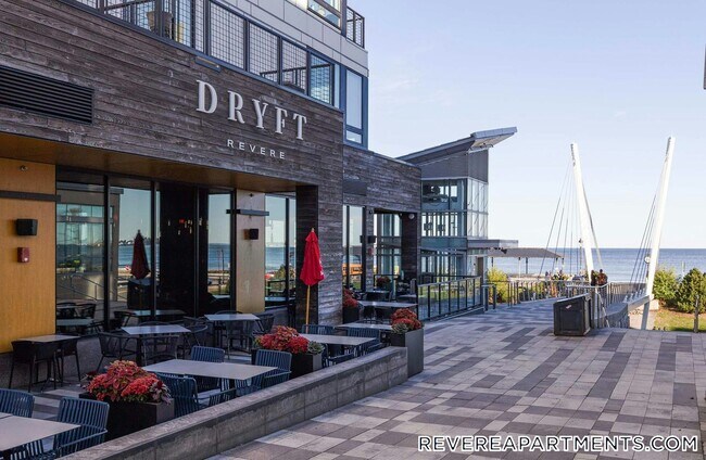 Building Photo - 328 Bank St