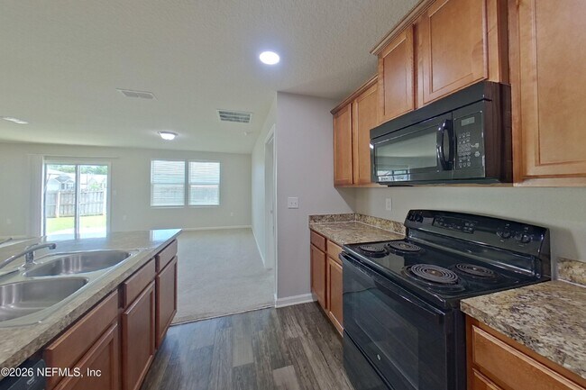 Building Photo - 2210 Pebble Point Dr