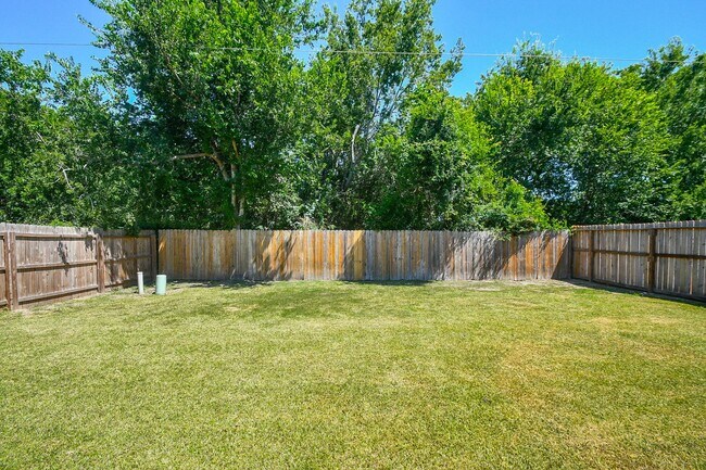 Building Photo - 6306 Spruce Manor Ln