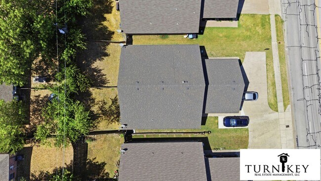 Building Photo - 3116-3118 S Cherry Ln