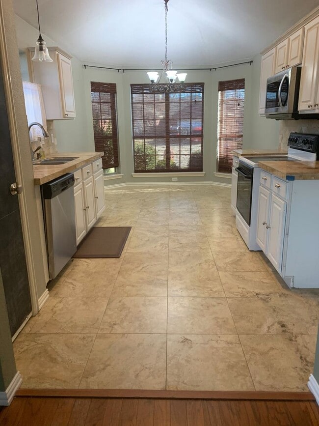 Building Photo - 2705 Jennie Wells Dr