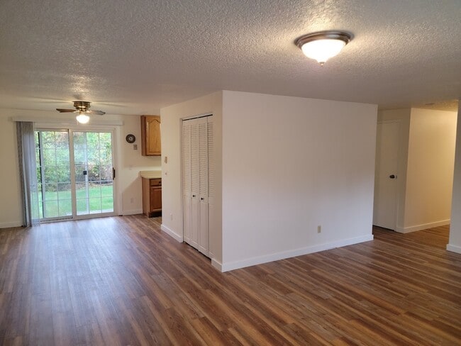 Building Photo - 111 Della Vista Dr