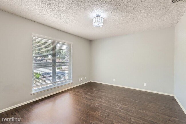Building Photo - 4 br, 2 bath House - 5623 Lon Chaney Drive