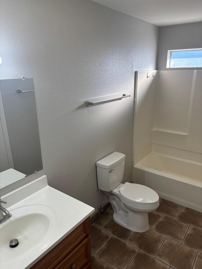 Building Photo - 321 N Horne