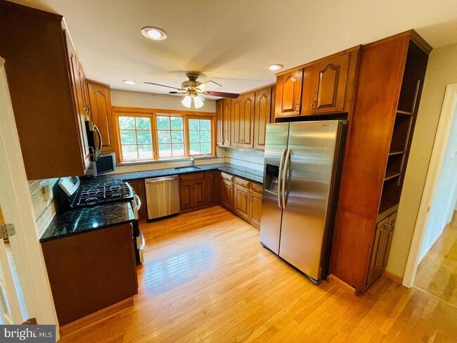 Building Photo - 7115 Warbler Ln