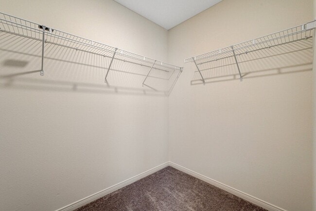 Building Photo - AMAZING 2 Story, 5 Bedroom Home in Gated community!