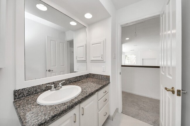 Building Photo - 103 Lakeridge Dr