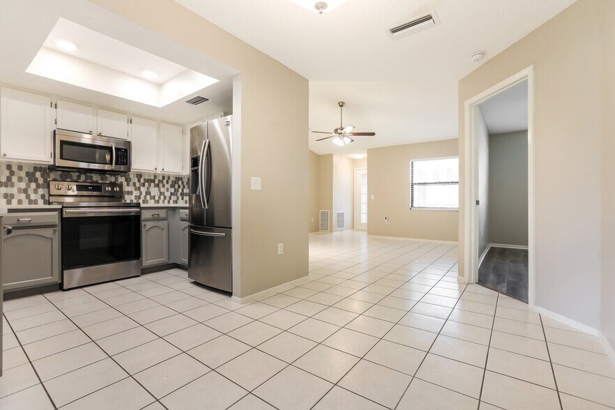 Building Photo - 1545 Deer Hollow Blvd