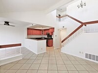 Building Photo - Lakeview Townhouse - 2 Bed / 1 ½ Bath