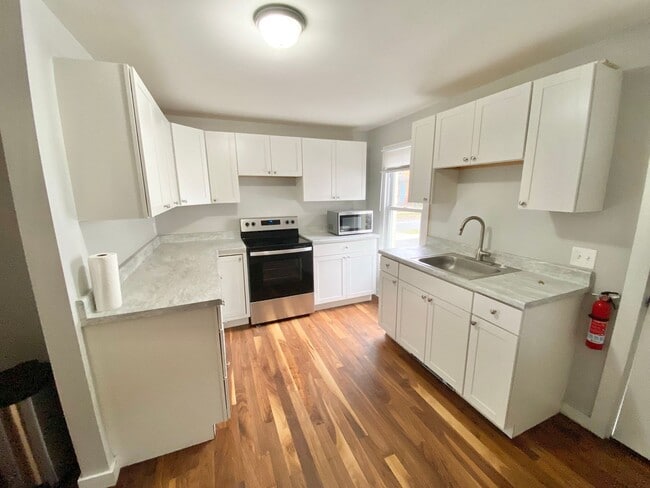 Building Photo - 89 Pitkin St