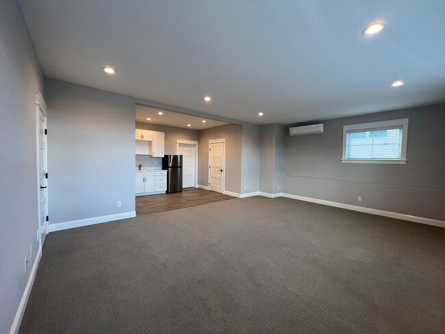 Building Photo - Beautiful, Custom home in the heart of Jacksonville | Available Now