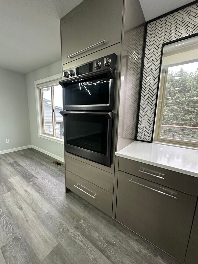 Building Photo - Beautiful 4 Bedroom 3 Bathroom Home in Everett!