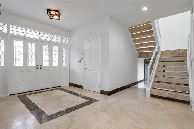 Building Photo - 1421 Ponce de Leon Dr