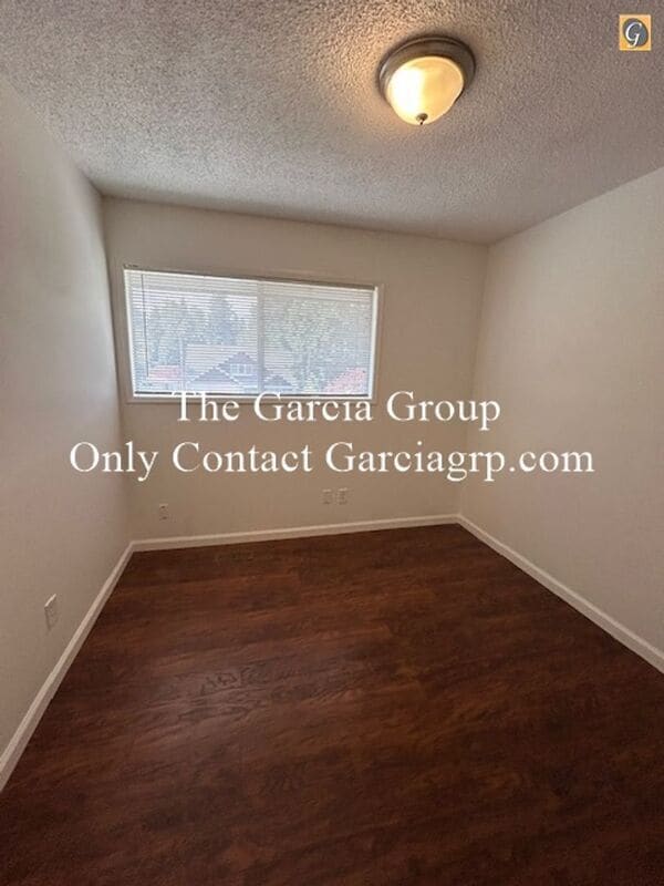 Building Photo - 17050 SE Gurnee Ave