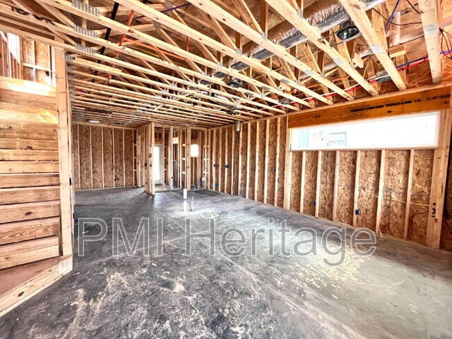 Building Photo - 604 N 6th St