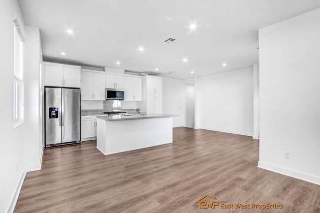 Building Photo - 1302 W Cara Dr