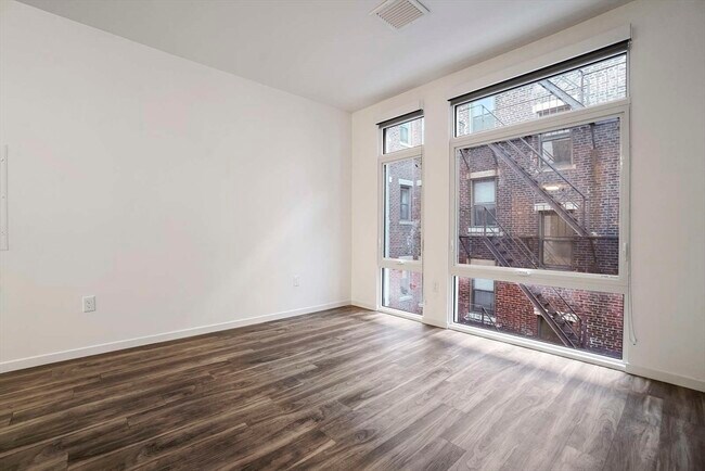 Building Photo - 839 Beacon St