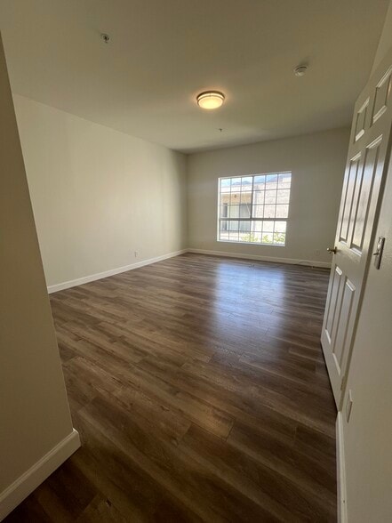 primary bed - 522 N Jackson St