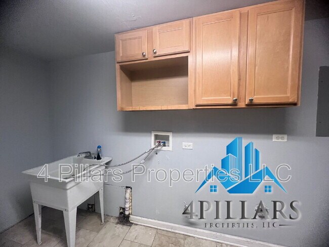 Building Photo - 403 Kenwood St