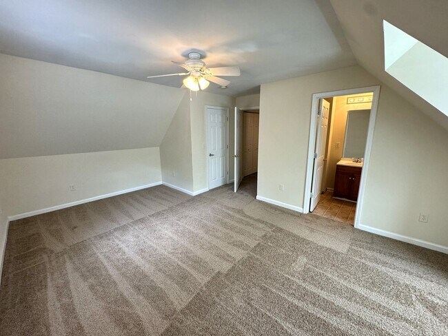 Building Photo - 4br House near Campus, Stadium, Downtown! - FALL 2026 Pre-Lease