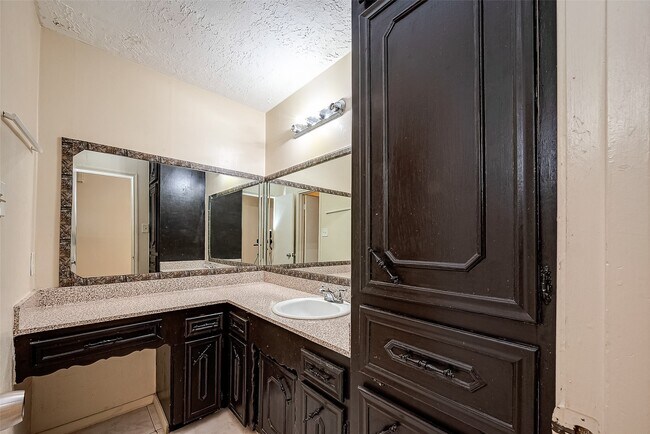 Building Photo - 9318 Benning Dr