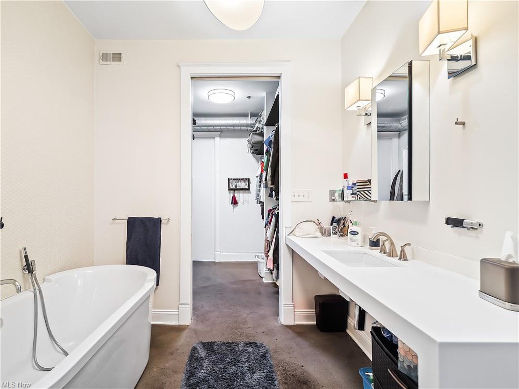 Primary Bath - 701 W Lakeside Ave