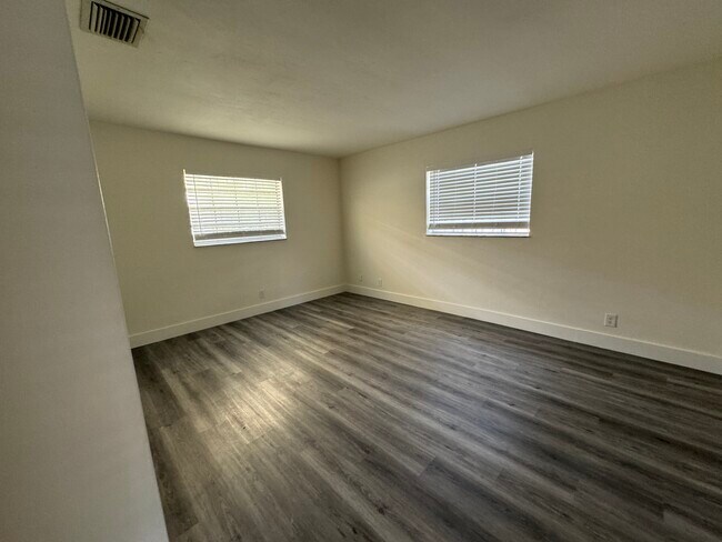 Building Photo - 37 NW 7th Ave