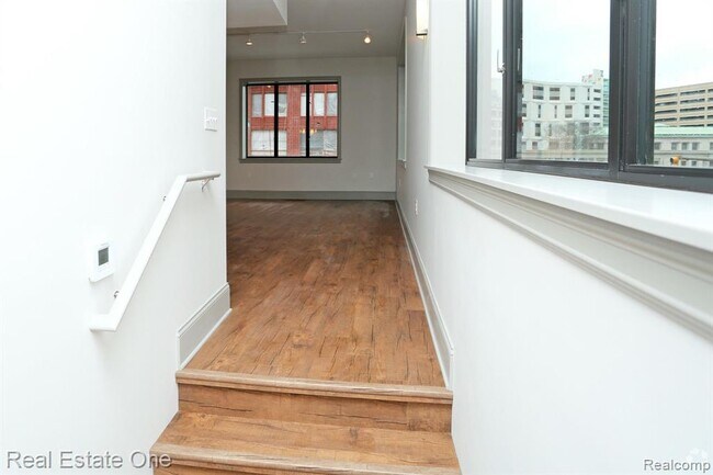 Building Photo - 10 Grand River Ave