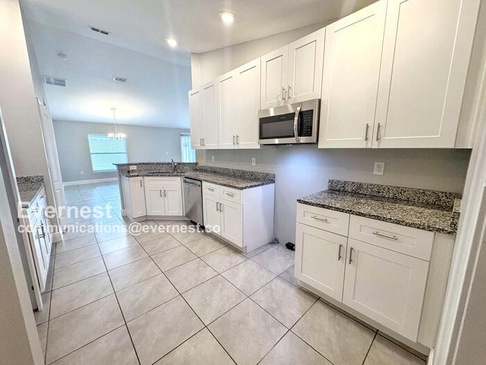 Building Photo - 518 Bristol Cir