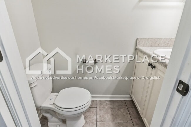 Building Photo - 803 Fenwick Ct