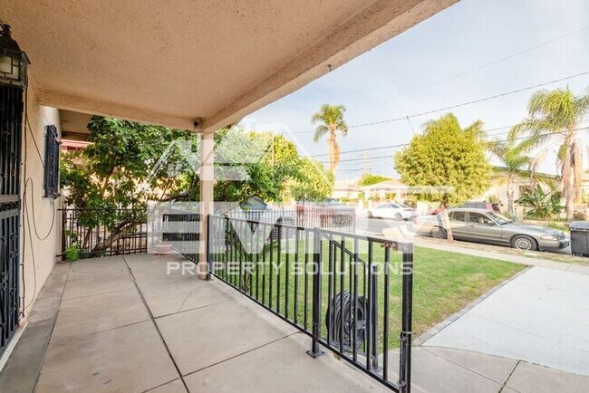 Building Photo - 3 Bedroom 1 Bathroom House for Rent Fishburn Ave Bell CA